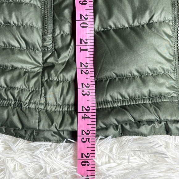 Quince Lightweight Down Packable Puffer Vest - Picture 8 of 9